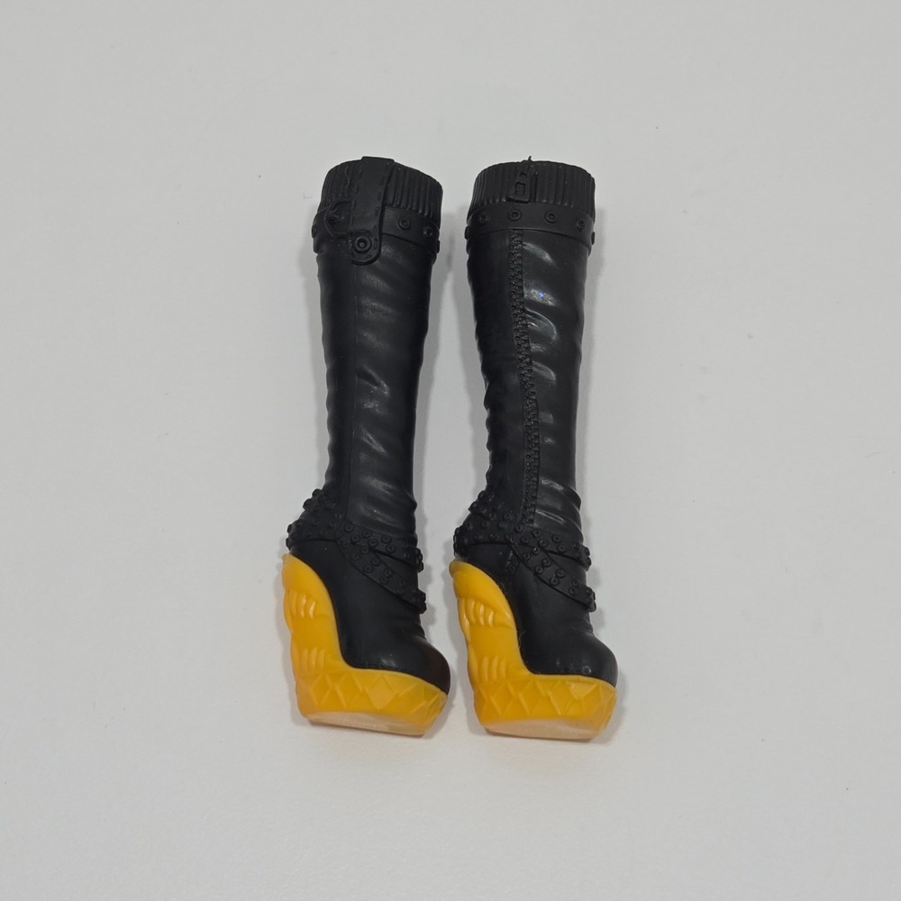 Monster High Purrsephone Wheelin' Werecats Boots Shoes Black & Yellow